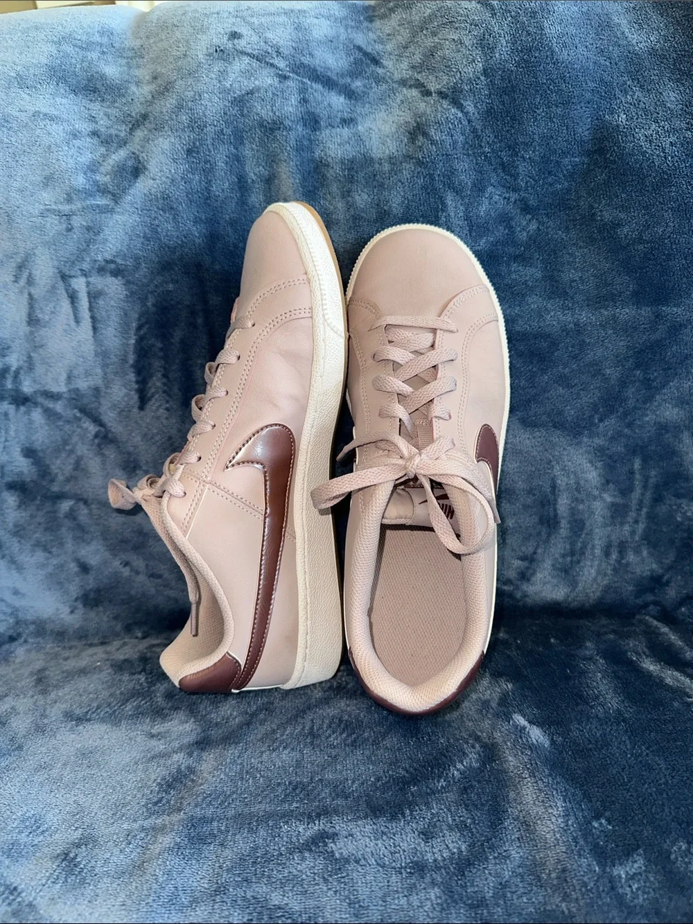 Nike Women’s Blush Pink Low-Top Sneakers with Metallic Rose Swoosh